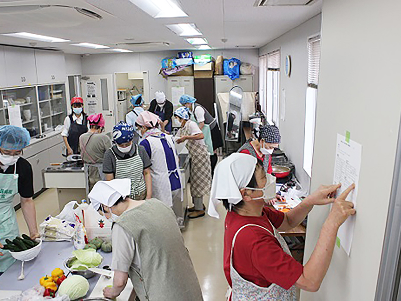 島根　出雲サポステが医療生協と「つながり食堂」で弁当と食材配布　